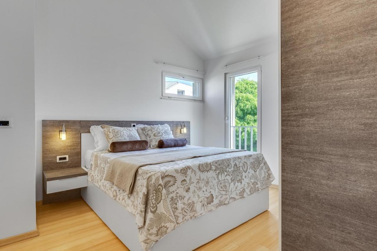 Luxury Two-Floor Apartment In Petrcane With Garden And Pool Εξωτερικό φωτογραφία