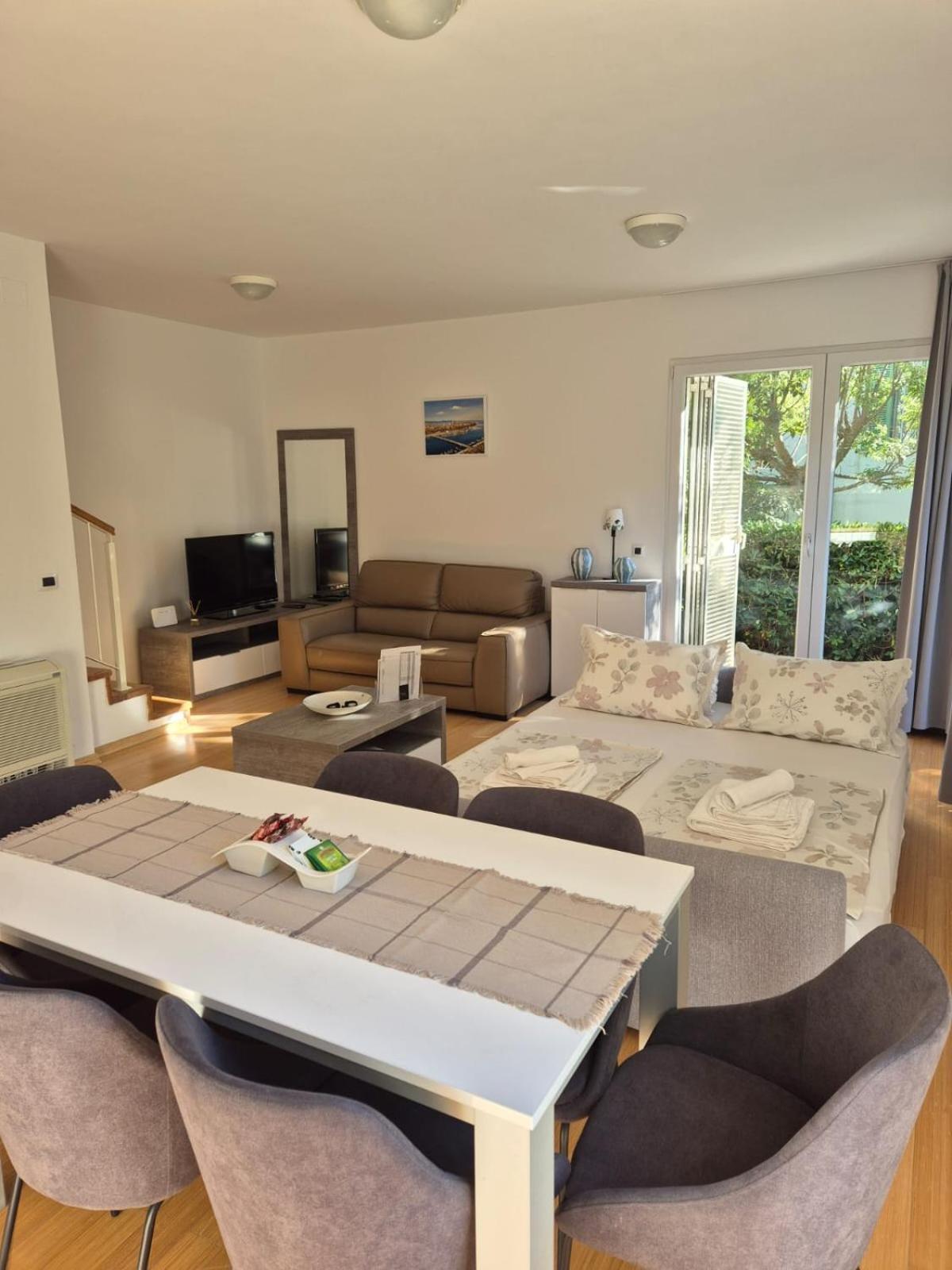 Luxury Two-Floor Apartment In Petrcane With Garden And Pool Εξωτερικό φωτογραφία